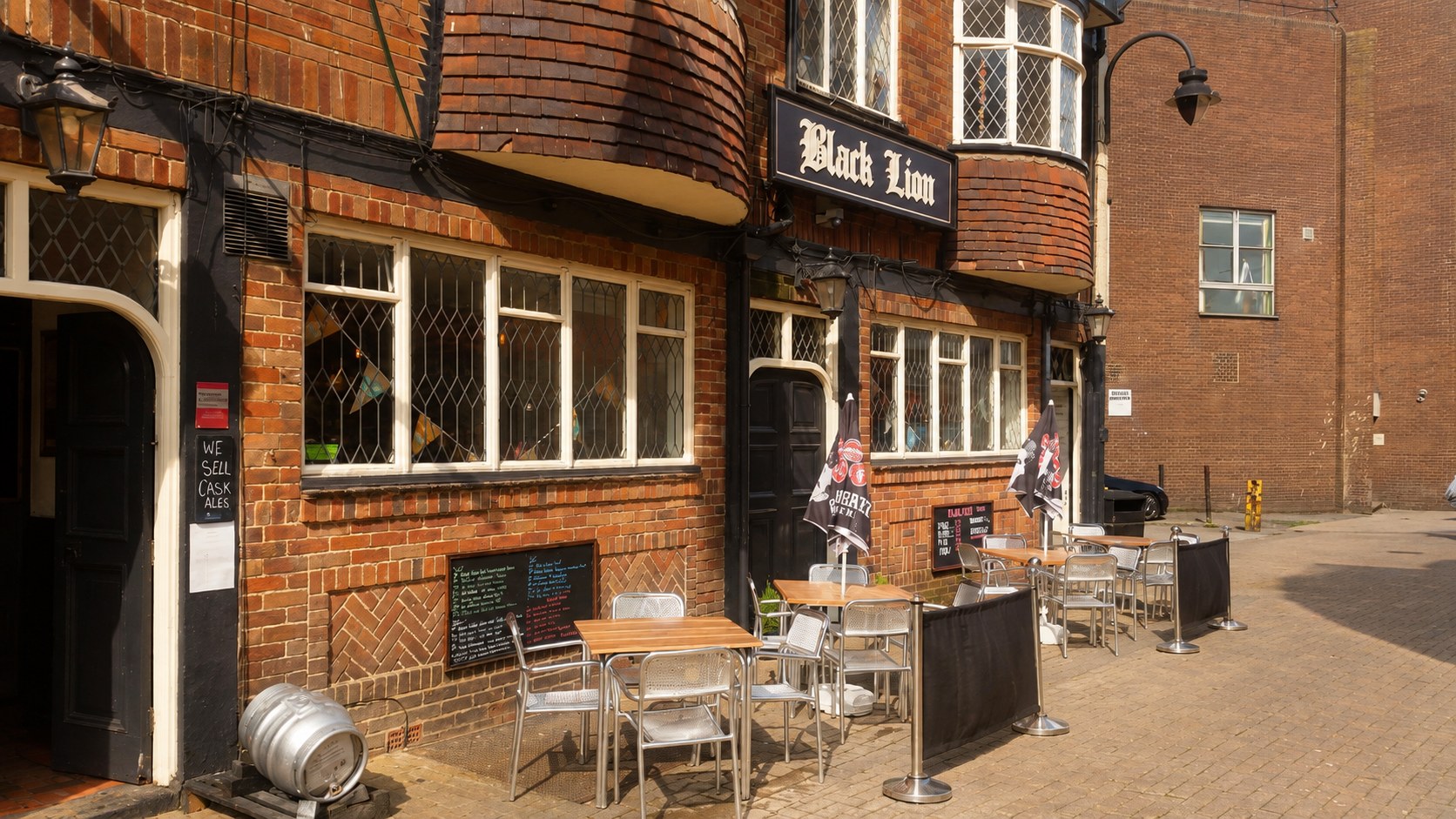 The Black Lion on North Street in daylight