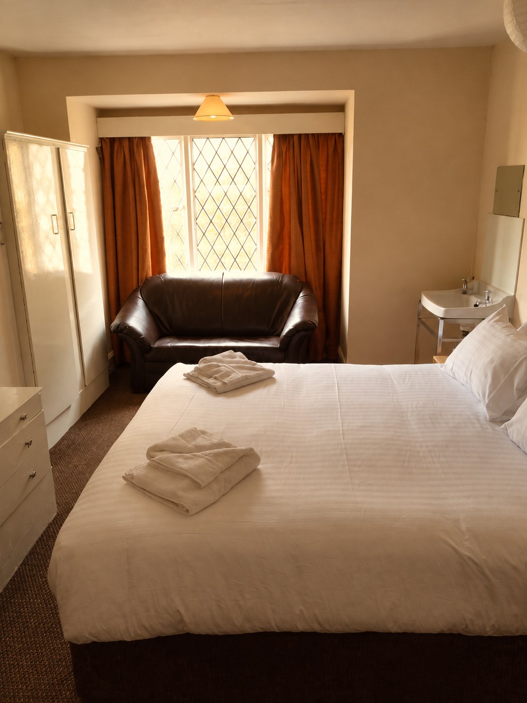Family bedroom with double and single beds