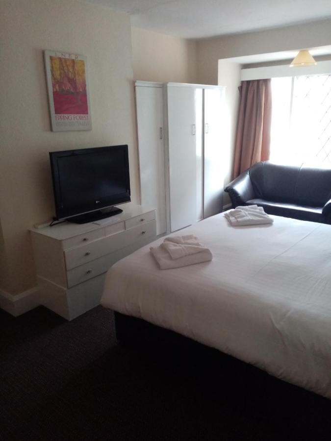 Double bedroom detail